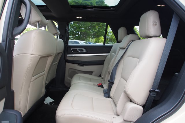 Certified 2018 Ford Explorer XLT w/ Equipment Group 202A FWD image 22
