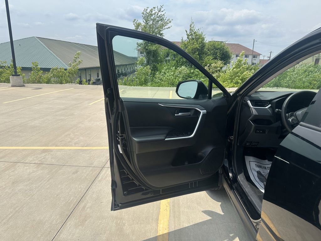 Used 2023 Toyota RAV4 XLE image 7