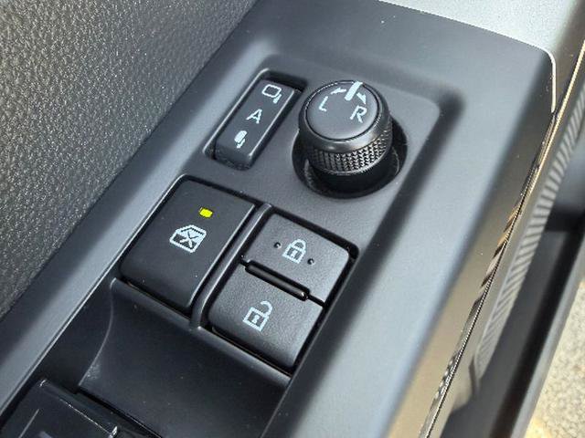 Used 2025 Toyota Tundra Limited w/ TRD Off-Road Package AWD/4WD image 9
