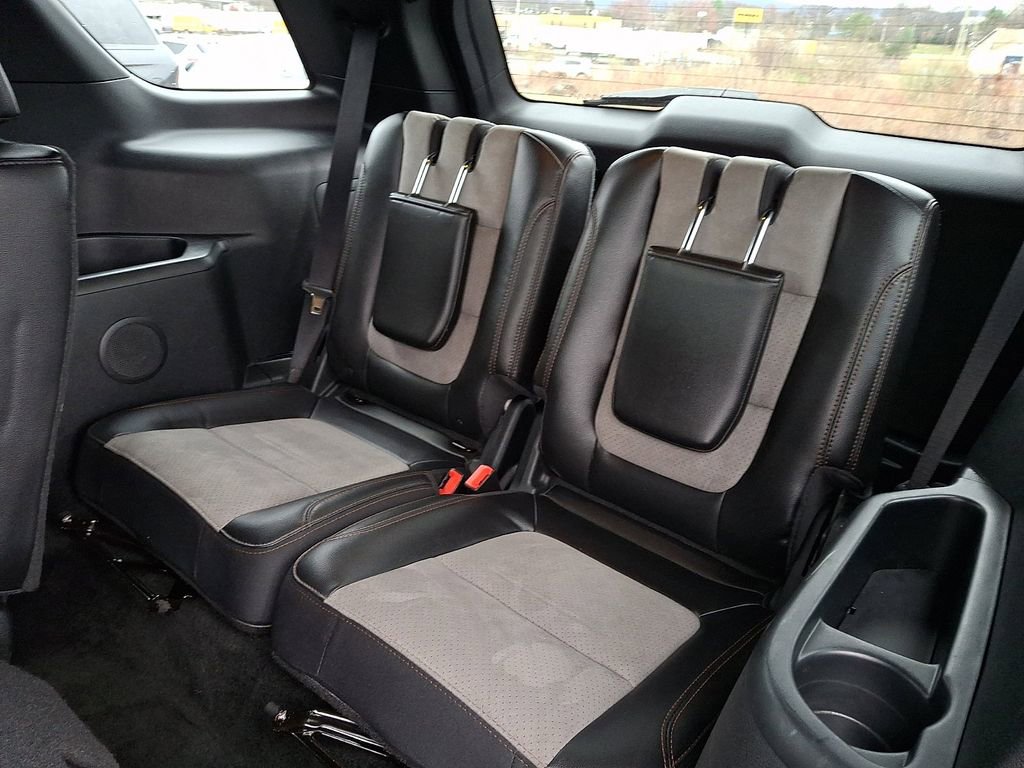 Certified 2017 Ford Explorer XLT w/ Equipment Group 202A image 10