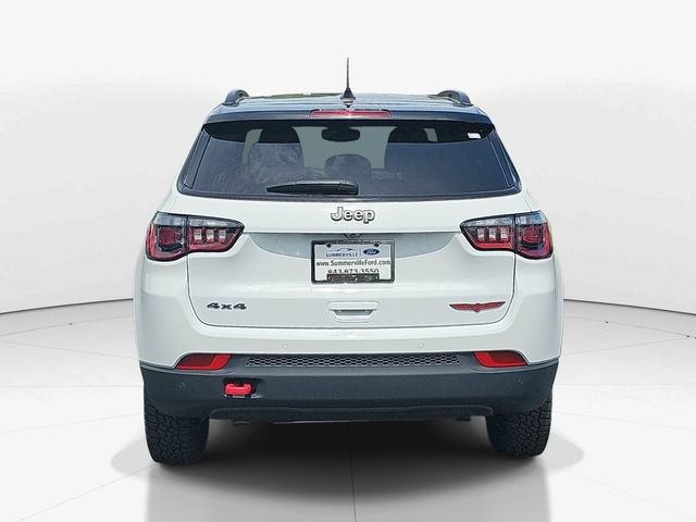 Used 2025 Jeep Compass Trailhawk AWD/4WD image 4