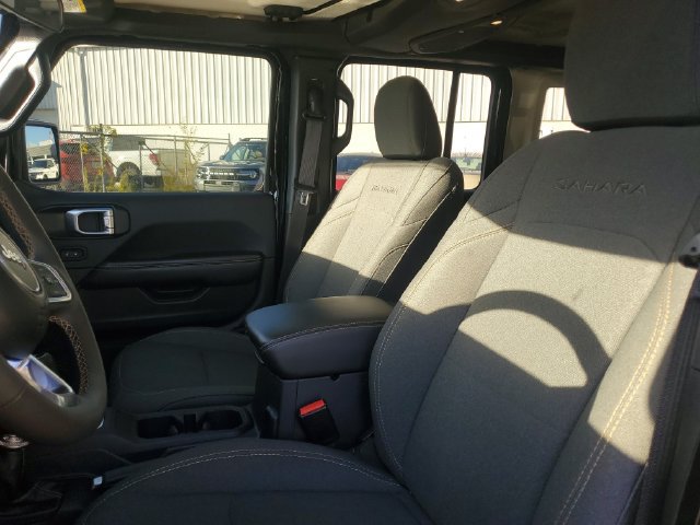 Used 2024 Jeep Wrangler Unlimited Sahara AWD/4WD image 5