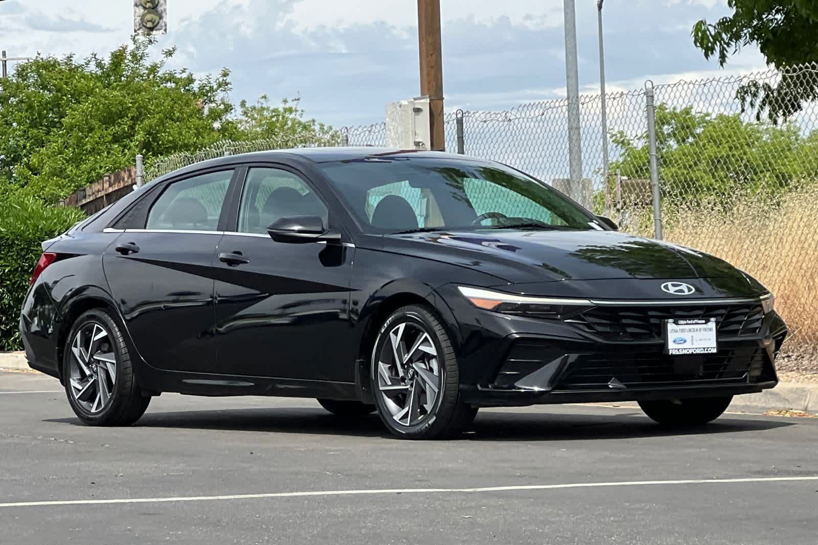 Used 2024 Hyundai Elantra Limited image 7