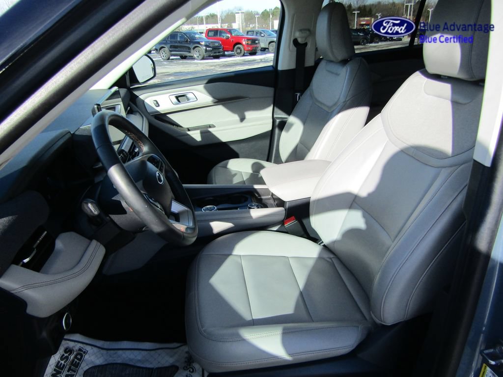 Certified 2025 Ford Explorer Active w/ Active Comfort Package AWD/4WD image 9