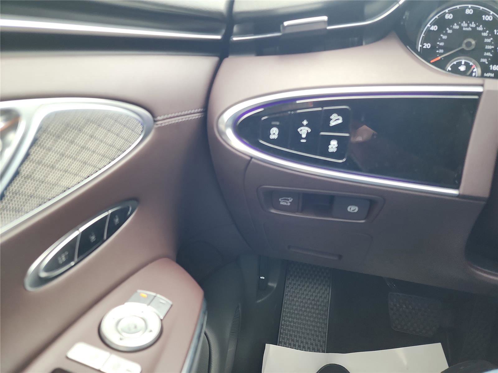 Used 2022 Genesis GV70 2.5T w/ Advanced Package image 37