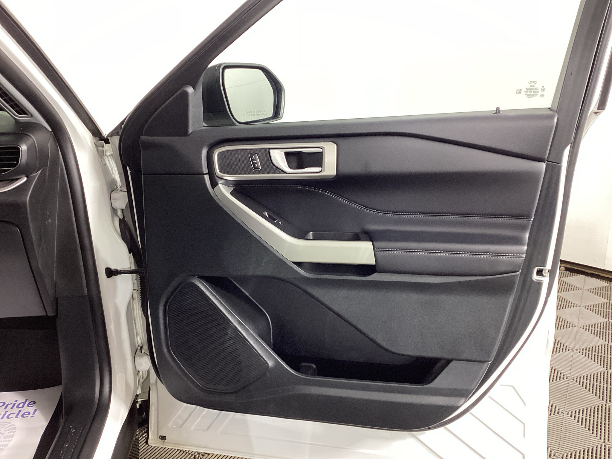 Certified 2023 Ford Explorer XLT w/ Equipment Group 202A AWD/4WD image 9
