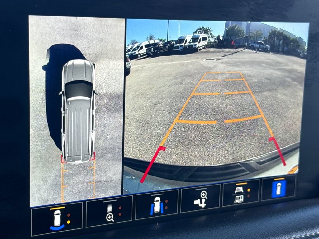 Used 2023 GMC Yukon SLT w/ SLT Luxury Package image 22