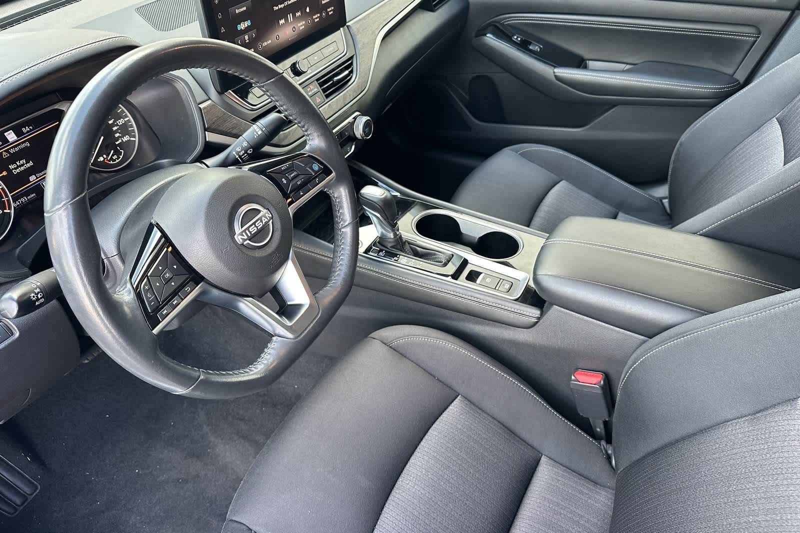 Used 2023 Nissan Altima 2.5 SV w/ SV Premium Package FWD image 11