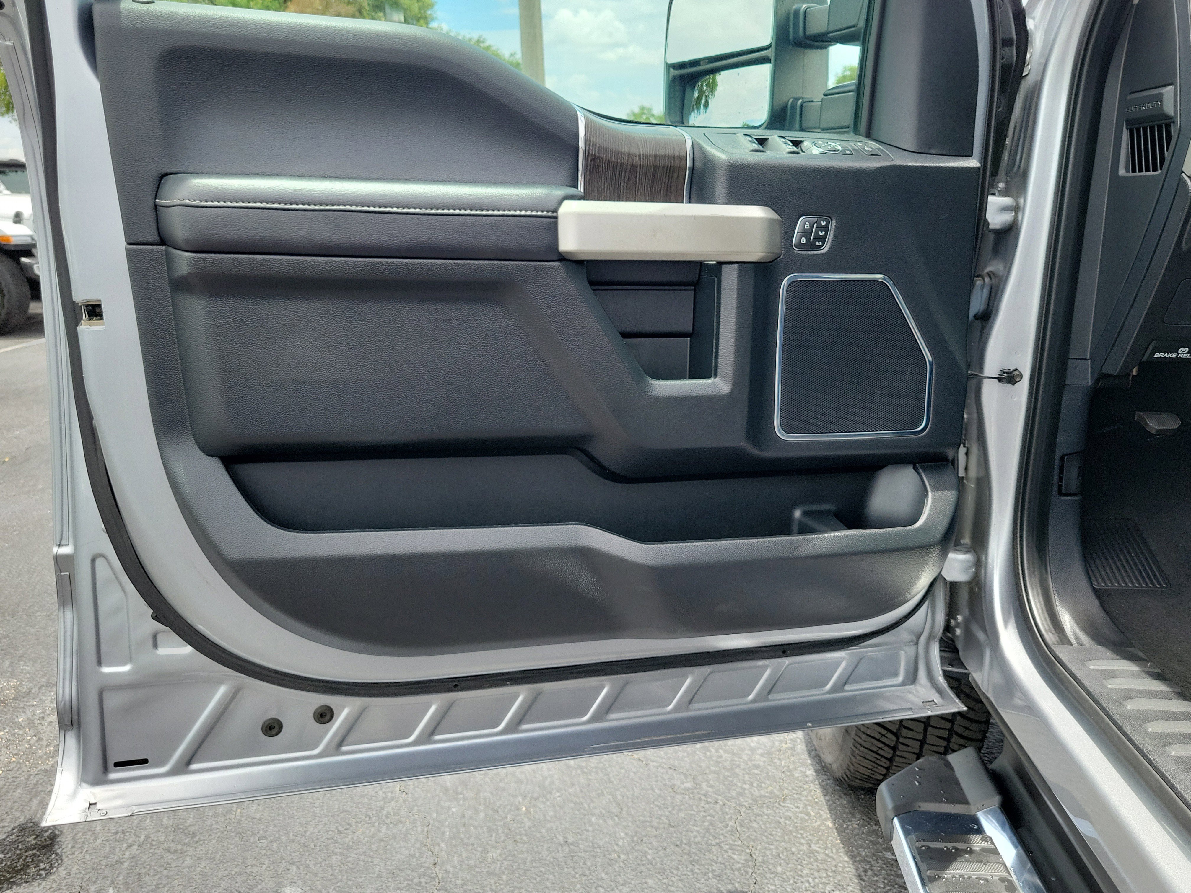 Certified 2021 Ford F350 Lariat w/ Chrome Package AWD/4WD image 17