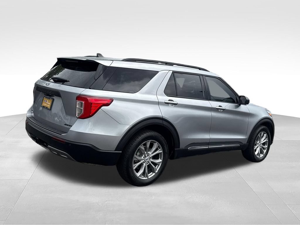 Certified 2023 Ford Explorer XLT w/ Equipment Group 202A AWD/4WD image 9