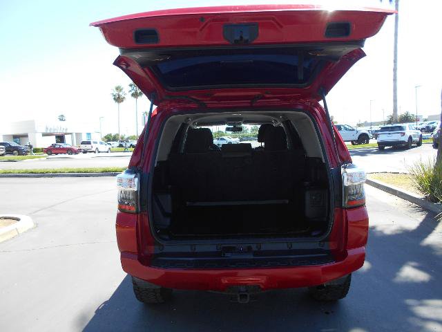 Used 2018 Toyota 4Runner SR5 AWD/4WD image 5