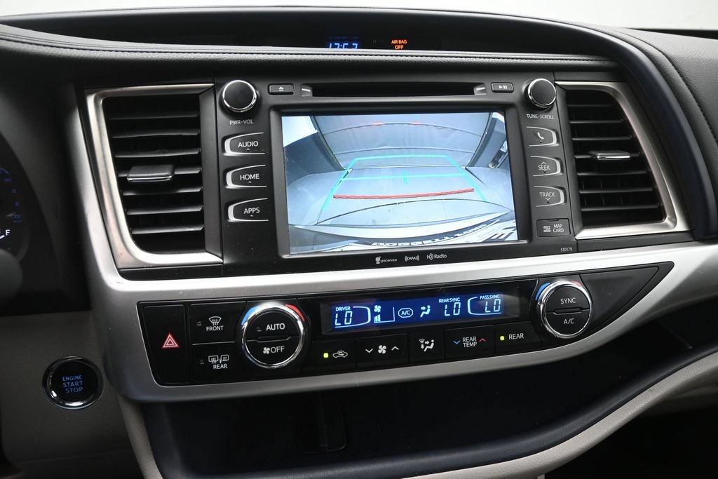 Used 2017 Toyota Highlander XLE AWD/4WD image 4
