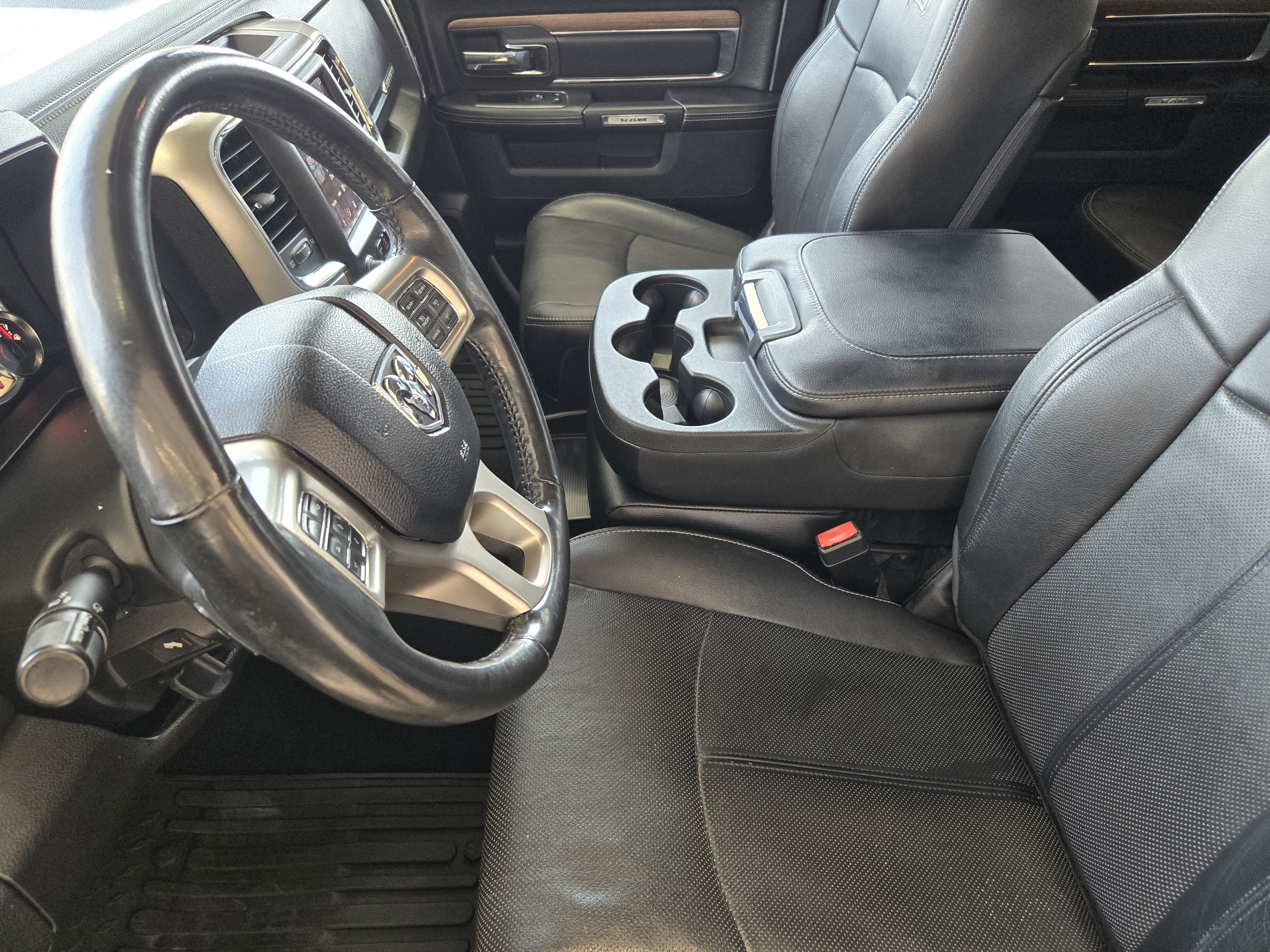 Used 2018 RAM 1500 Laramie AWD/4WD image 9