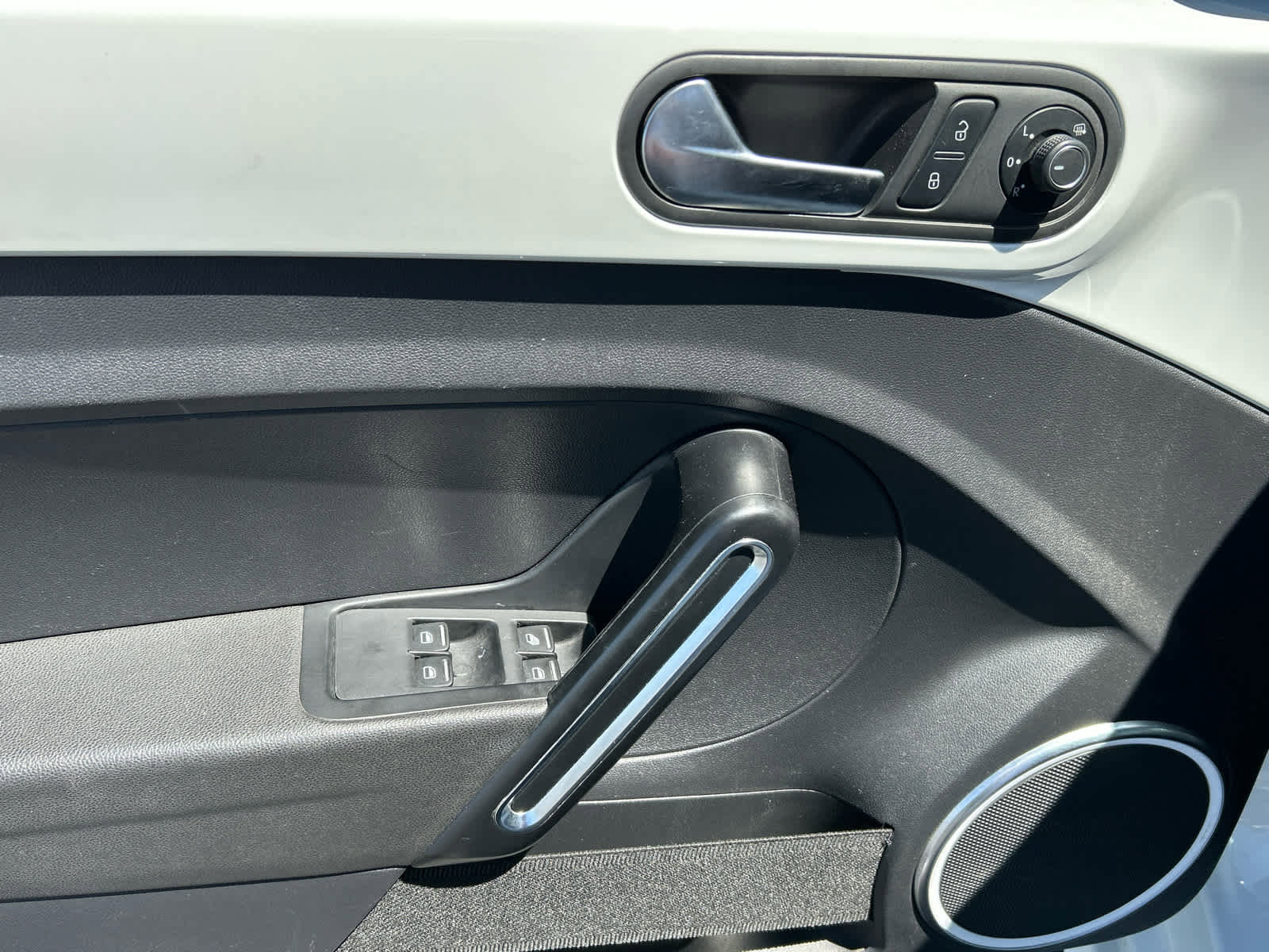 Used 2018 Volkswagen Beetle 2.0T S image 23