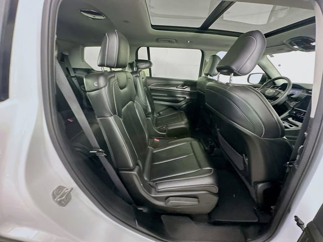 Used 2023 Jeep Grand Cherokee L Limited AWD/4WD image 35