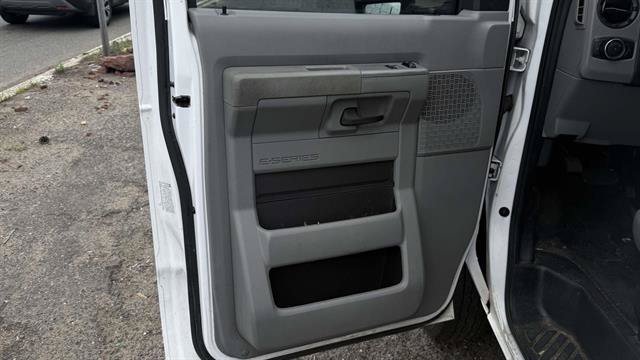Certified 2024 Ford E-450 and Econoline 450 Super Duty w/ Power Windows & Locks Group RWD image 10