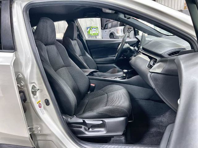 Used 2019 Toyota C-HR LE FWD image 24