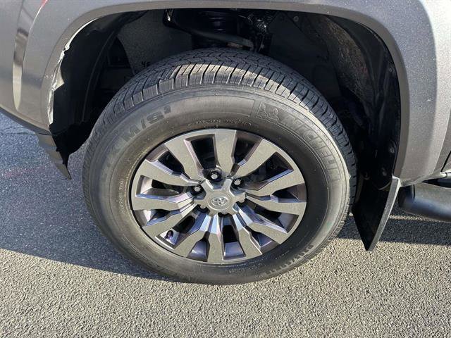 Used 2022 Toyota Tacoma Limited image 31