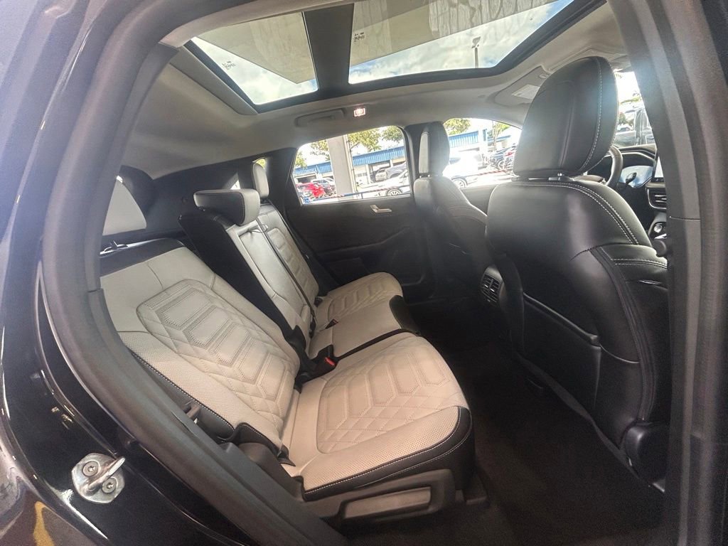 Certified 2024 Ford Escape SE w/ PHEV Premium Package FWD image 32