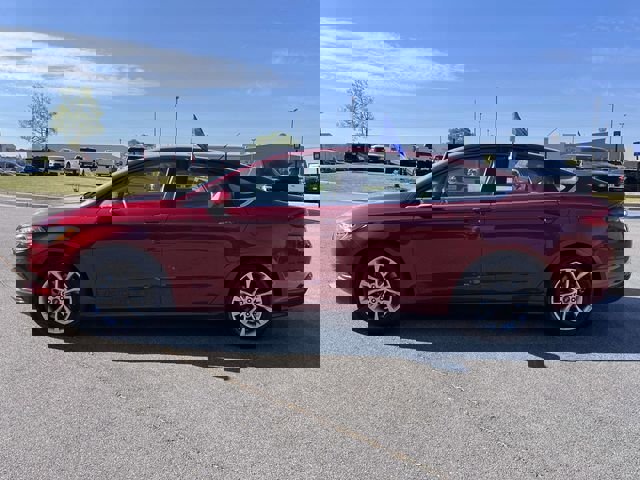 Certified 2017 Ford Fusion SE w/ Fusion SE Technology Package image 2