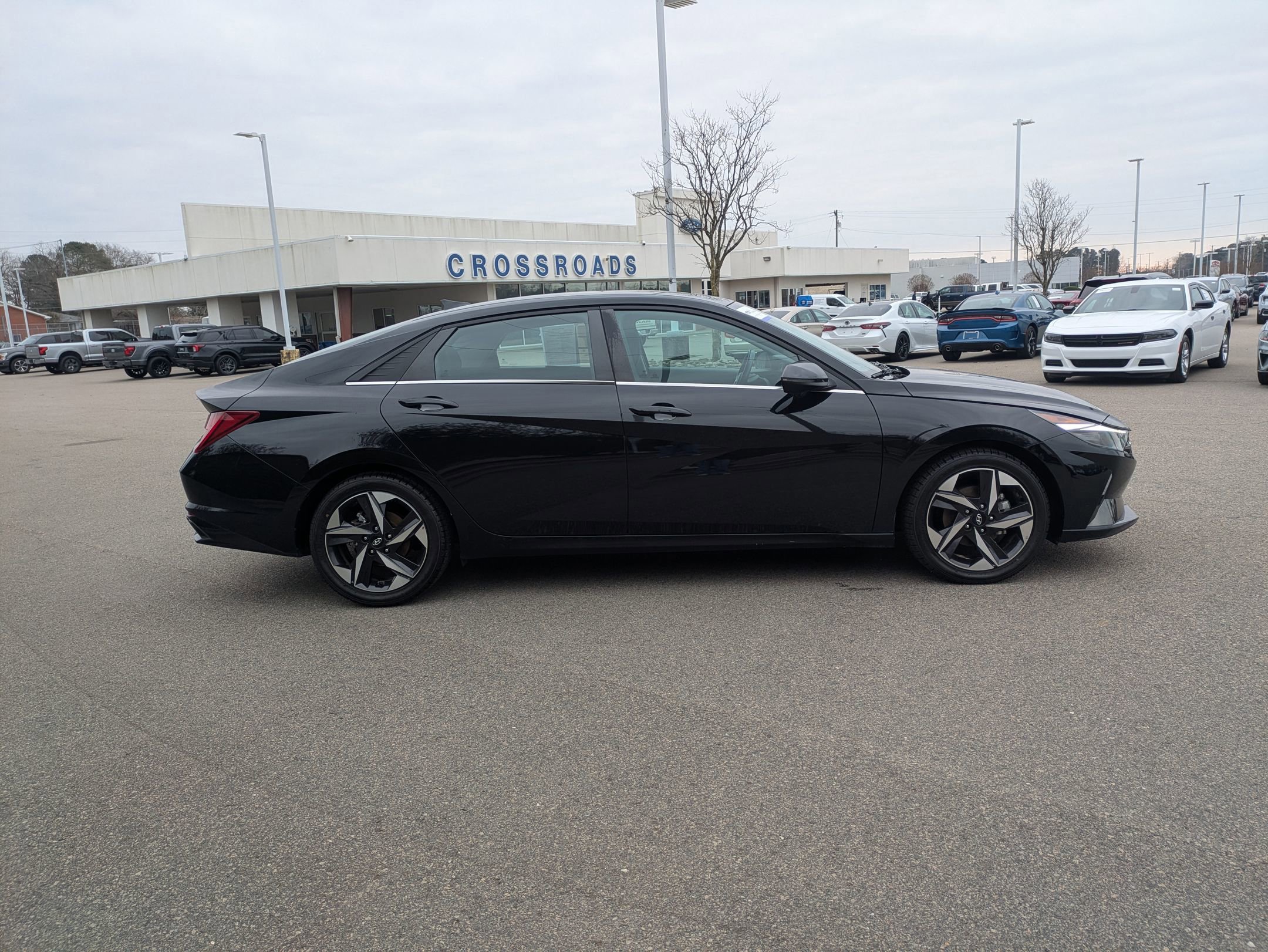 Used 2021 Hyundai Elantra SEL w/ Convenience + Premium Package image 6