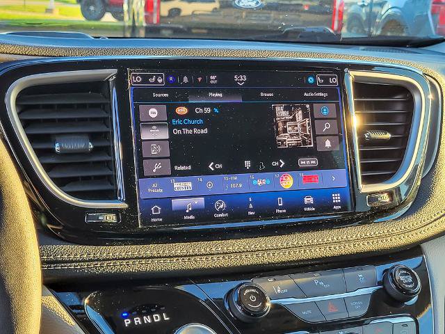 Used 2024 Chrysler Pacifica Limited FWD image 19