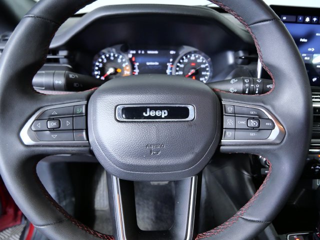 Used 2025 Jeep Compass Trailhawk AWD/4WD image 22