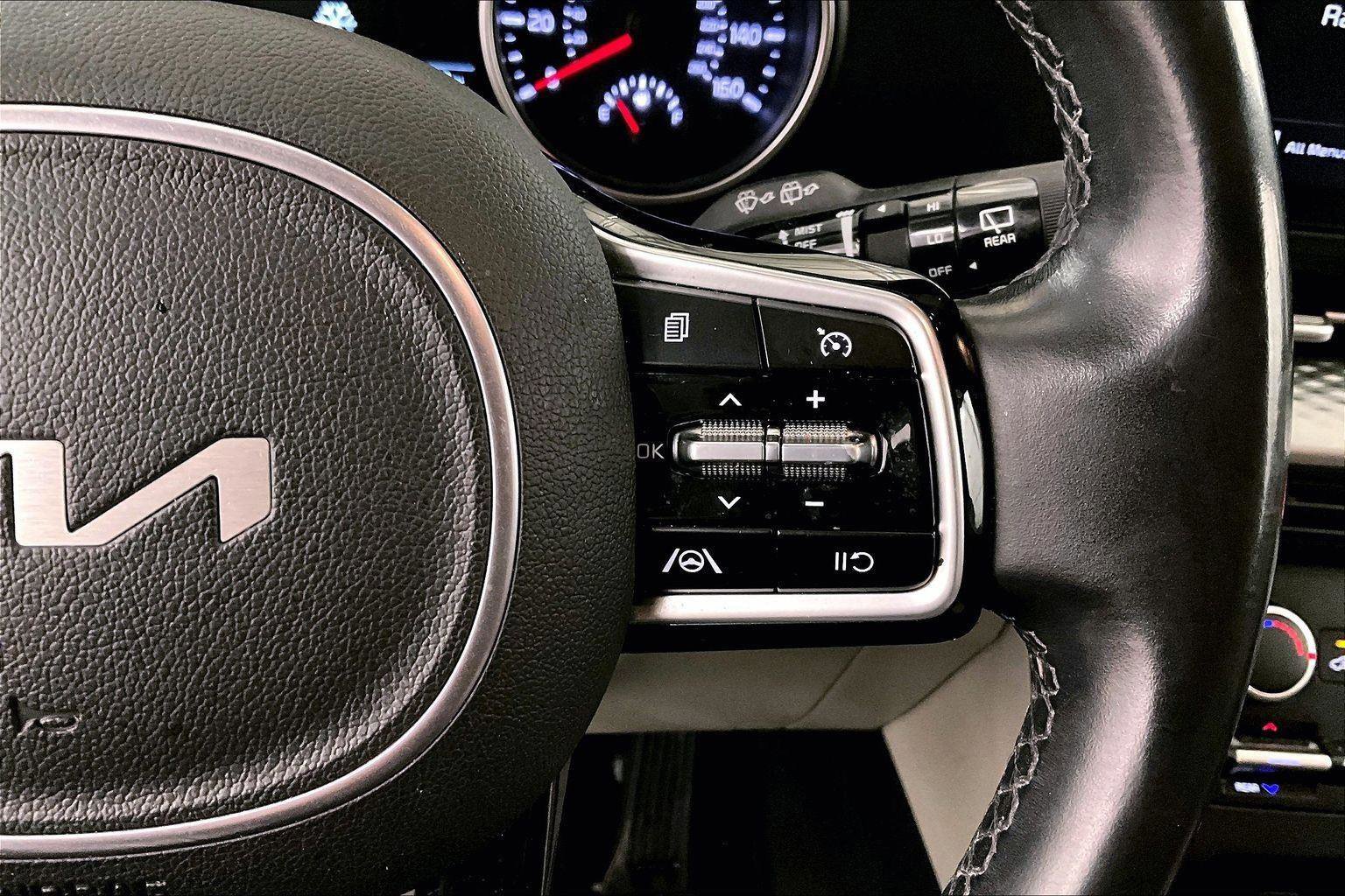 Used 2022 Kia Carnival LX image 18