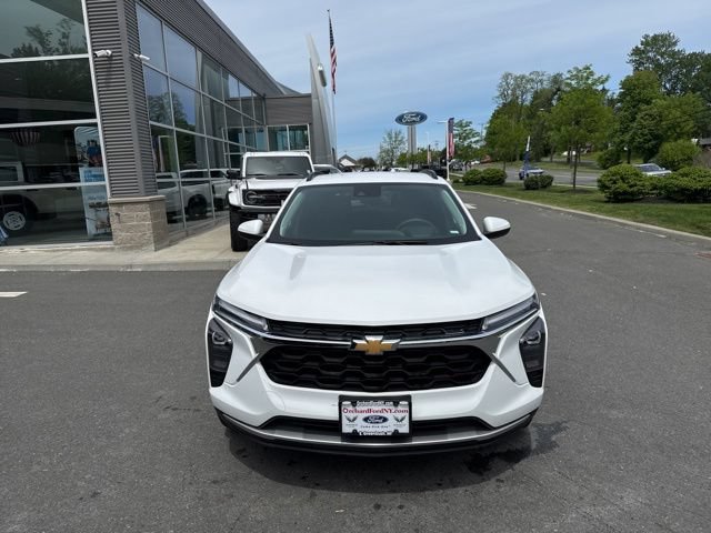 Used 2024 Chevrolet Trax LT FWD image 3