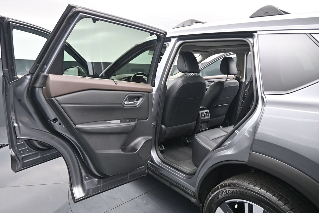 Used 2023 Nissan Rogue SL w/ SL Premium Package FWD image 17