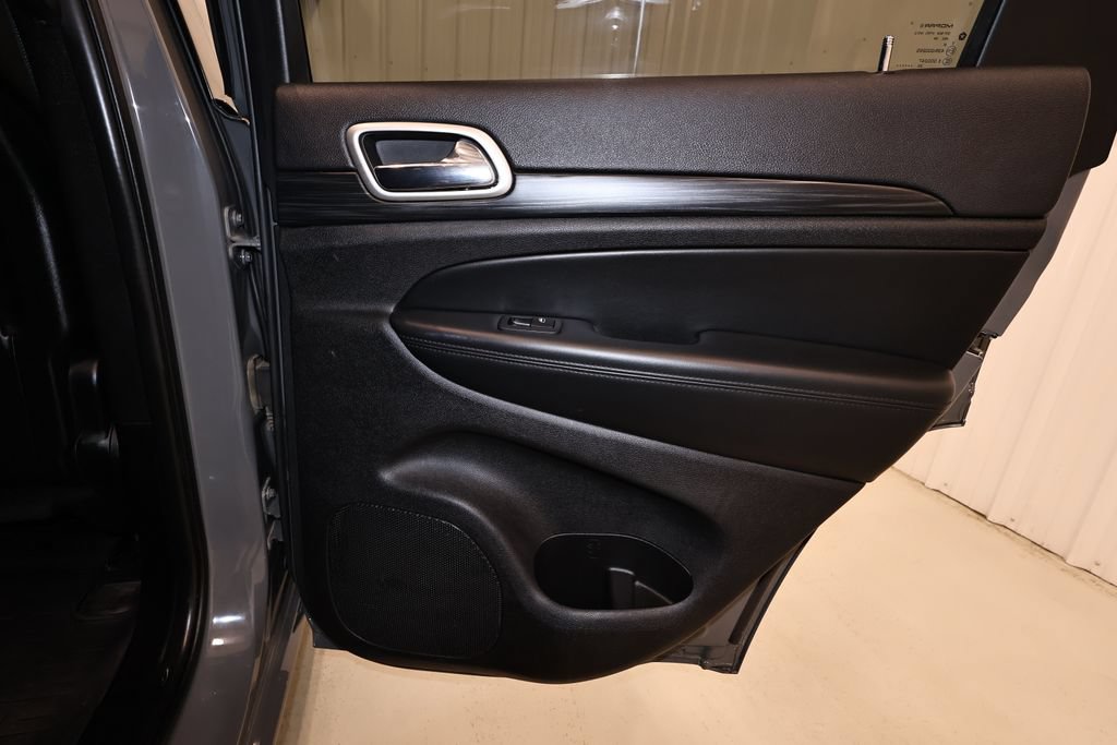 Used 2020 Jeep Grand Cherokee Altitude AWD/4WD image 16