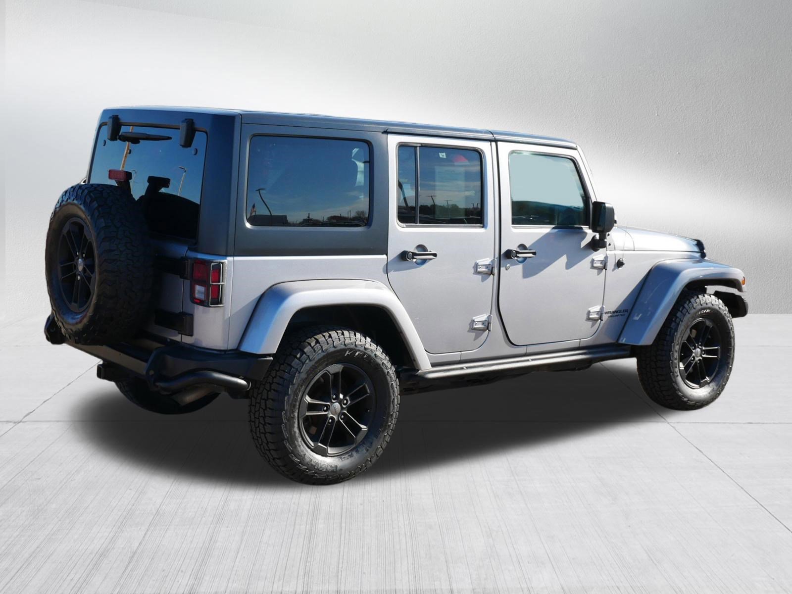 Used 2017 Jeep Wrangler Unlimited Sahara AWD/4WD image 5