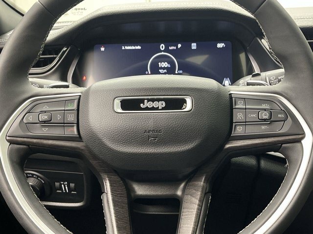 Used 2026 Jeep Grand Cherokee Limited AWD/4WD image 16