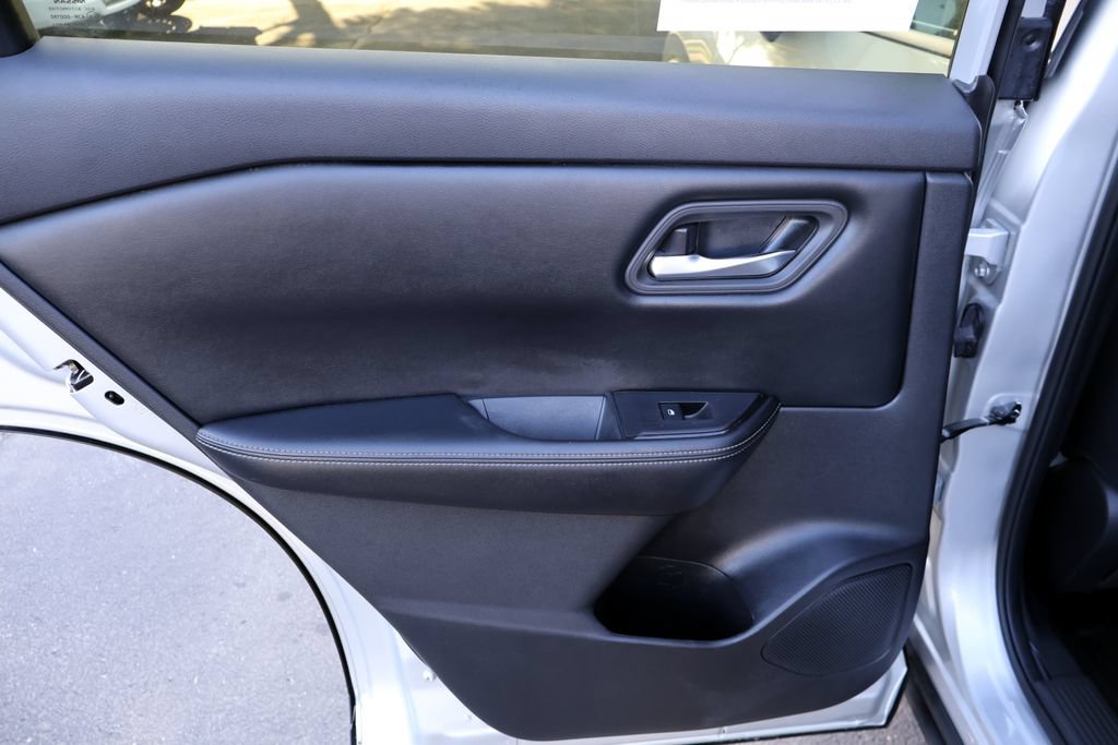 Used 2025 Nissan Rogue SV FWD image 24