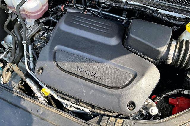 Used 2023 Chrysler Pacifica Limited FWD image 35
