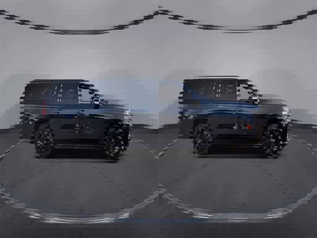 Used 2022 Chevrolet Suburban RST image 2