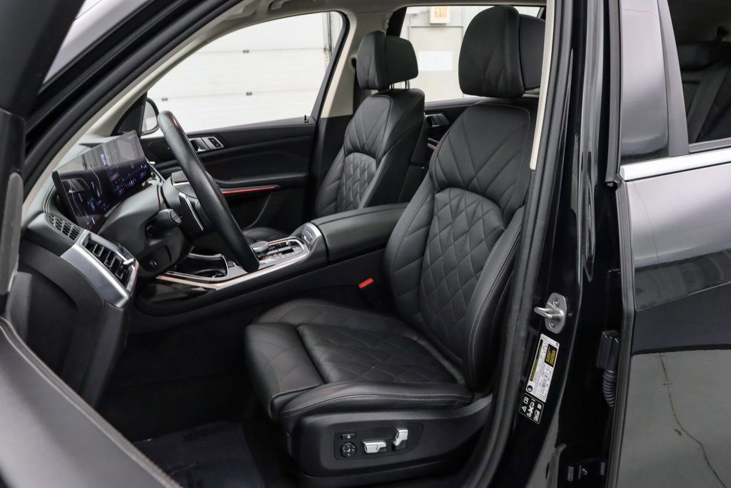 Used 2024 BMW X7 xDrive40i w/ Premium Package image 15
