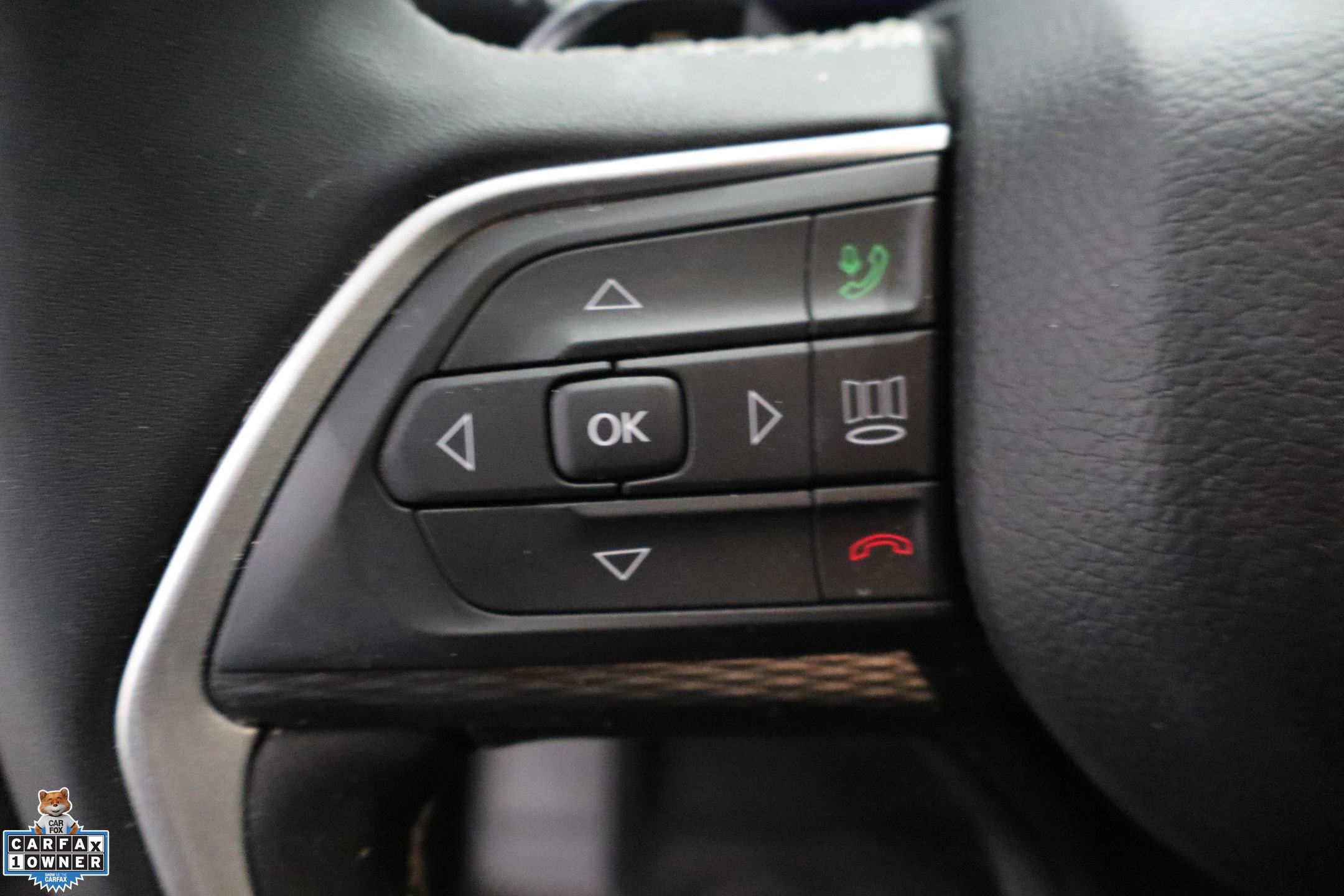 Used 2025 Jeep Grand Cherokee L Laredo RWD image 15