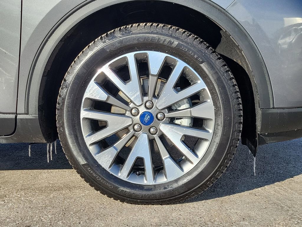 Certified 2022 Ford Escape Titanium w/ Class II Trailer Tow Package image 9