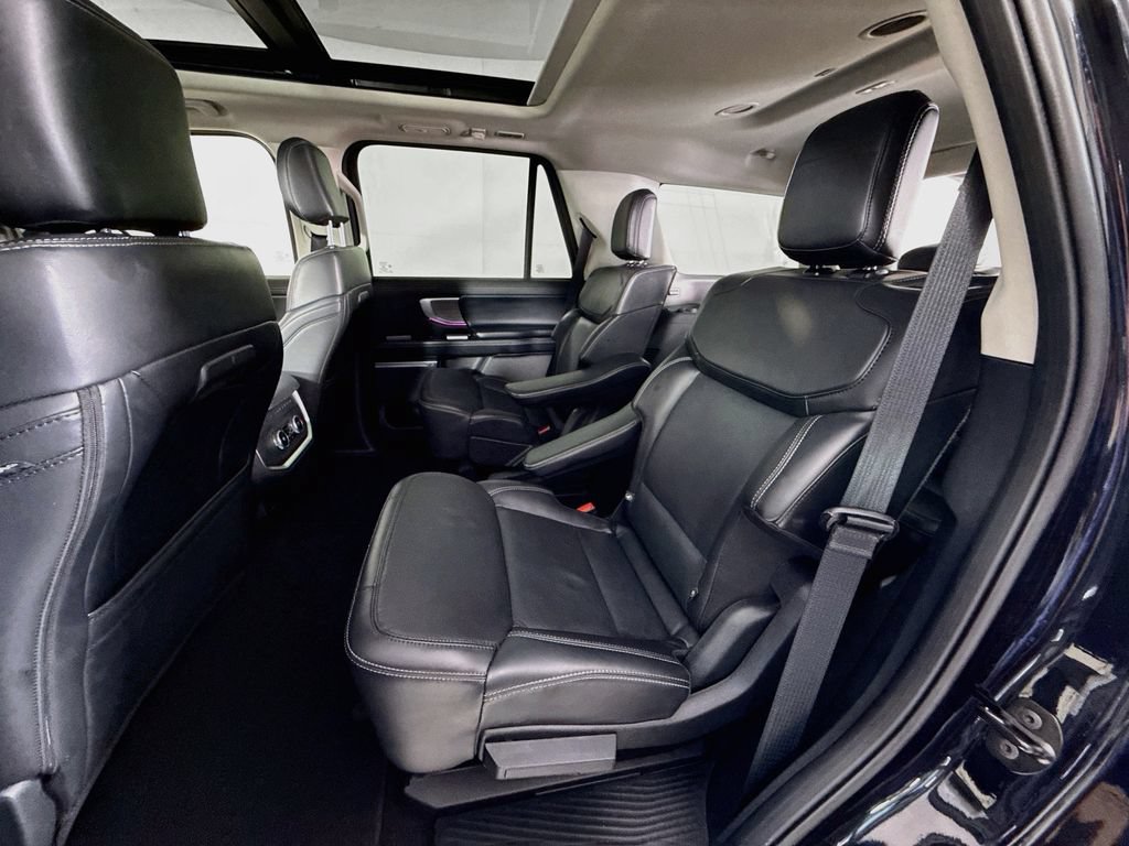 Certified 2025 Ford Expedition Platinum AWD/4WD image 5