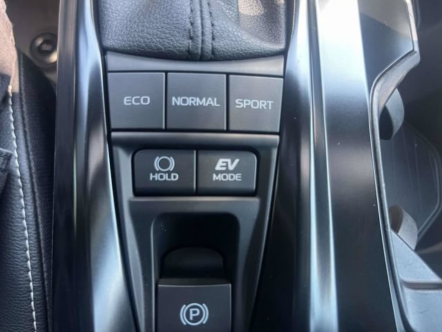 Used 2026 Toyota Camry Hybrid w/ Convenience Package FWD image 29