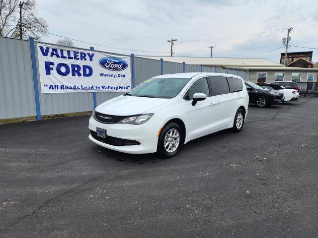 Used 2023 Chrysler Voyager LX FWD image 1