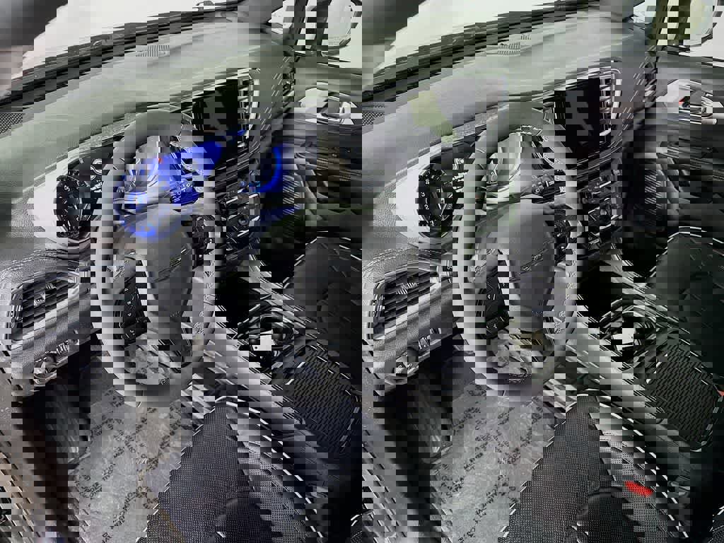 Used 2022 Chrysler Pacifica Limited w/ Uconnect Theater Family Group image 9