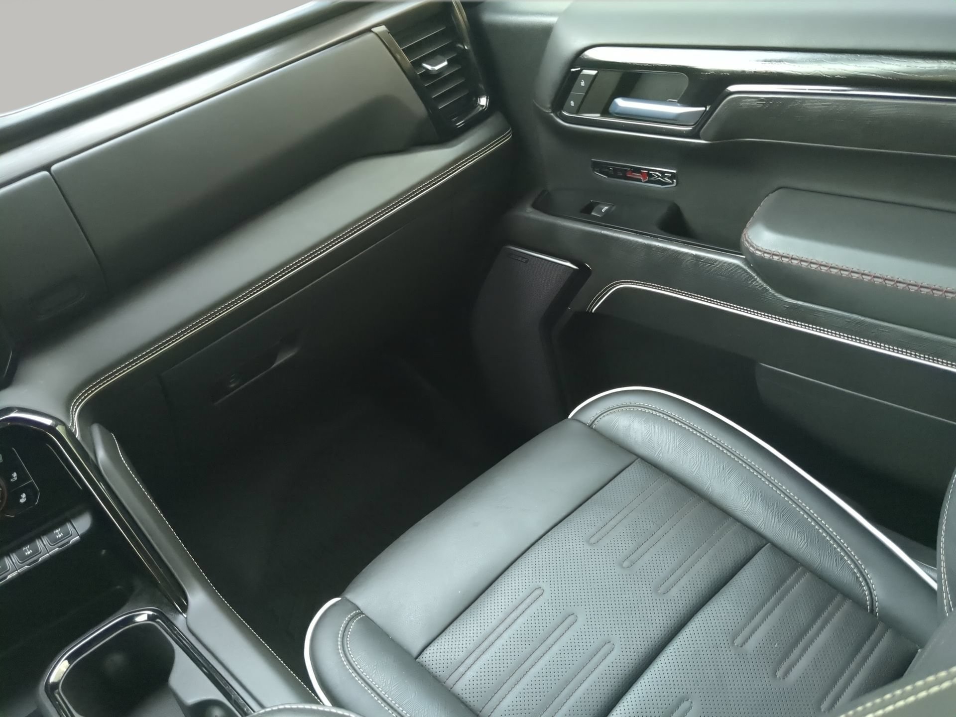 Used 2023 GMC Sierra 1500 AT4X w/ AT4X AEV Edition AWD/4WD image 53