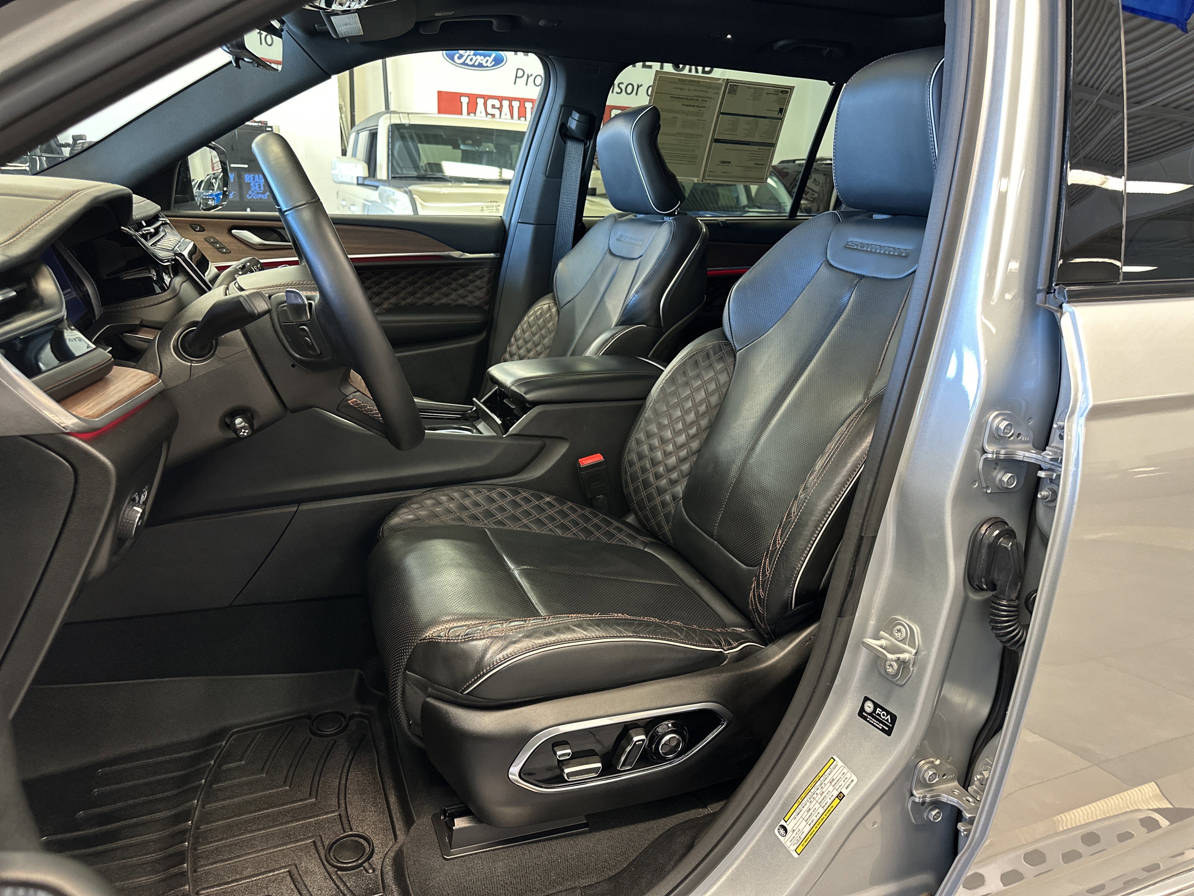 Used 2022 Jeep Grand Cherokee L Summit w/ Advanced Protech Group IV image 14