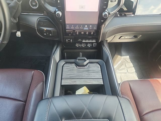 Used 2025 RAM 3500 Limited AWD/4WD image 17