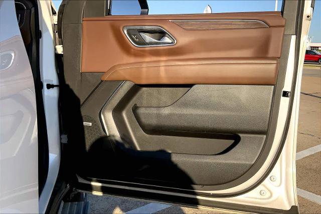 Used 2021 Chevrolet Suburban High Country w/ Premium Package image 23
