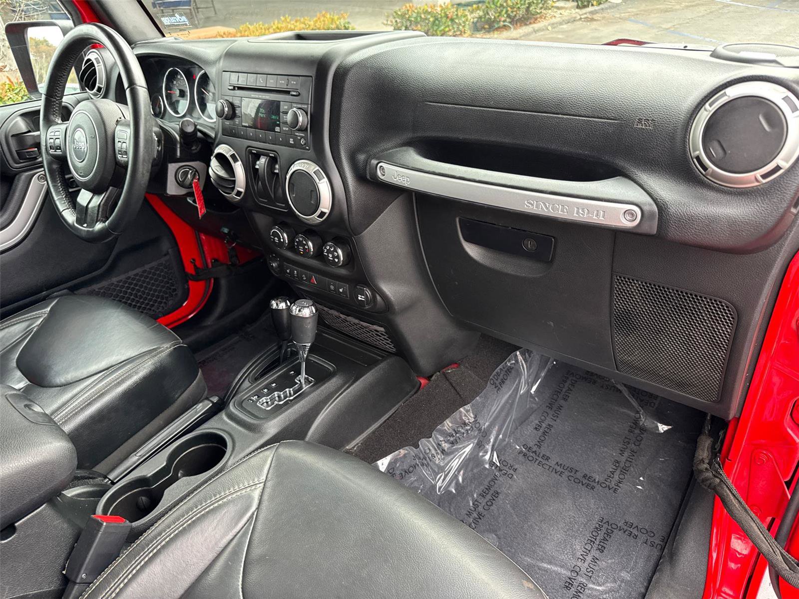 Used 2017 Jeep Wrangler Sahara w/ Connectivity Group AWD/4WD image 19