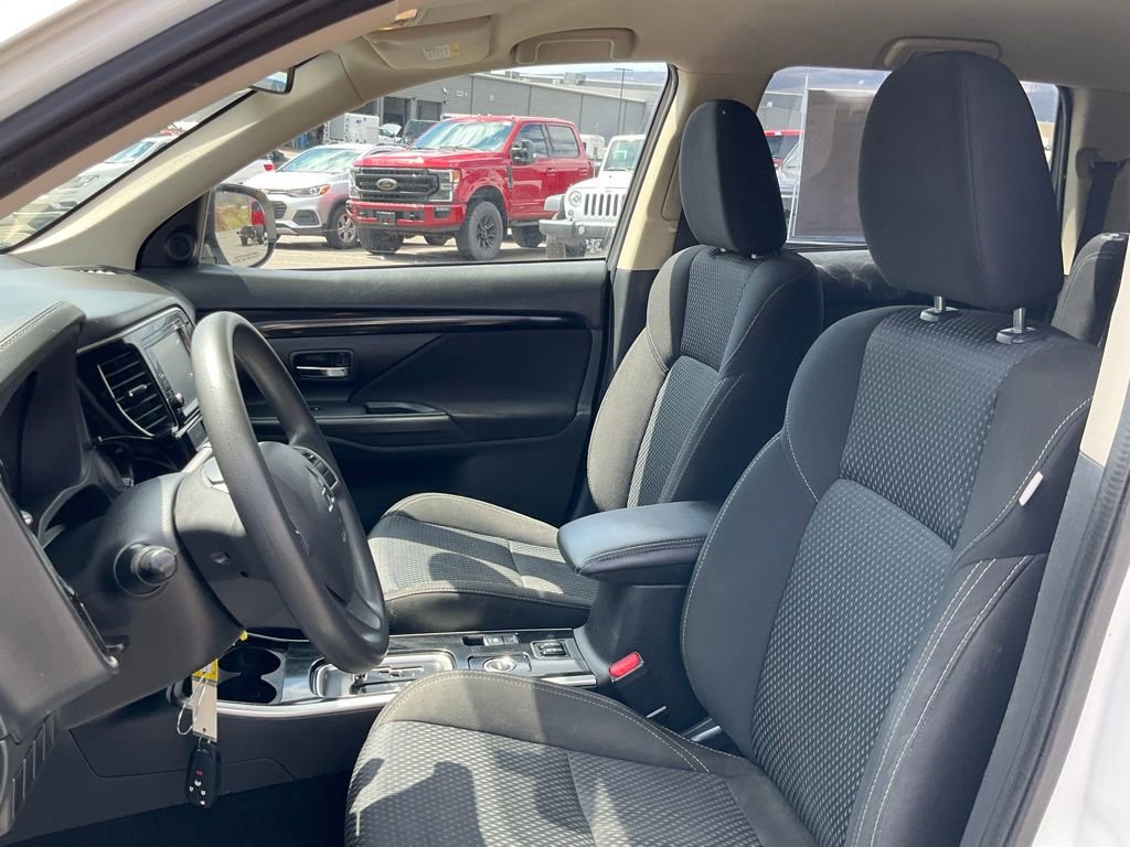Used 2019 Mitsubishi Outlander ES image 19