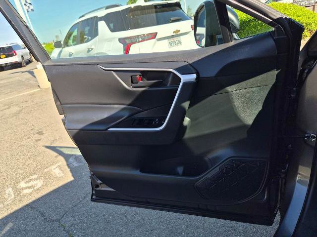 Used 2022 Toyota RAV4 LE AWD/4WD image 27